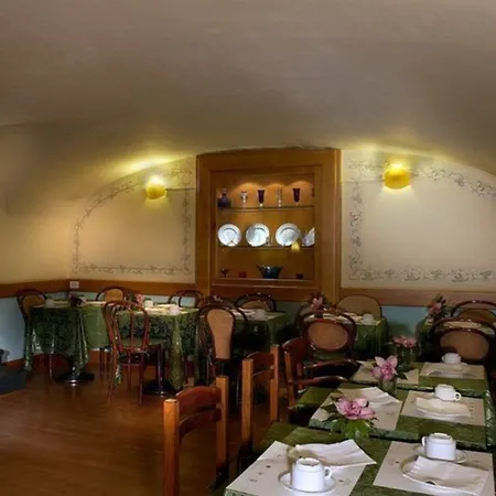 Hotel Caprice 3*