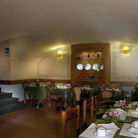 Hotel Caprice 3*